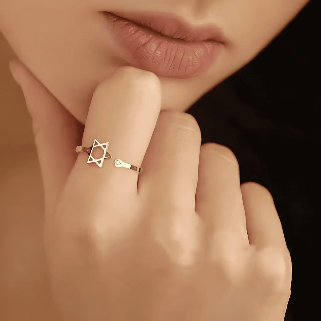 Elegant Star of David Ring - Gold